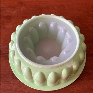 Tupperware Jel-Ring Mold.  NWOT